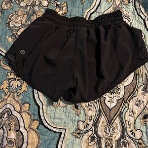 EUC Lululemon 2.5 hotty hot shorts